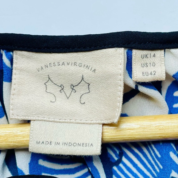 Anthropologie Blue Floral Women's Top
Branching Blooms 10 Blouse - Picture 9 of 9